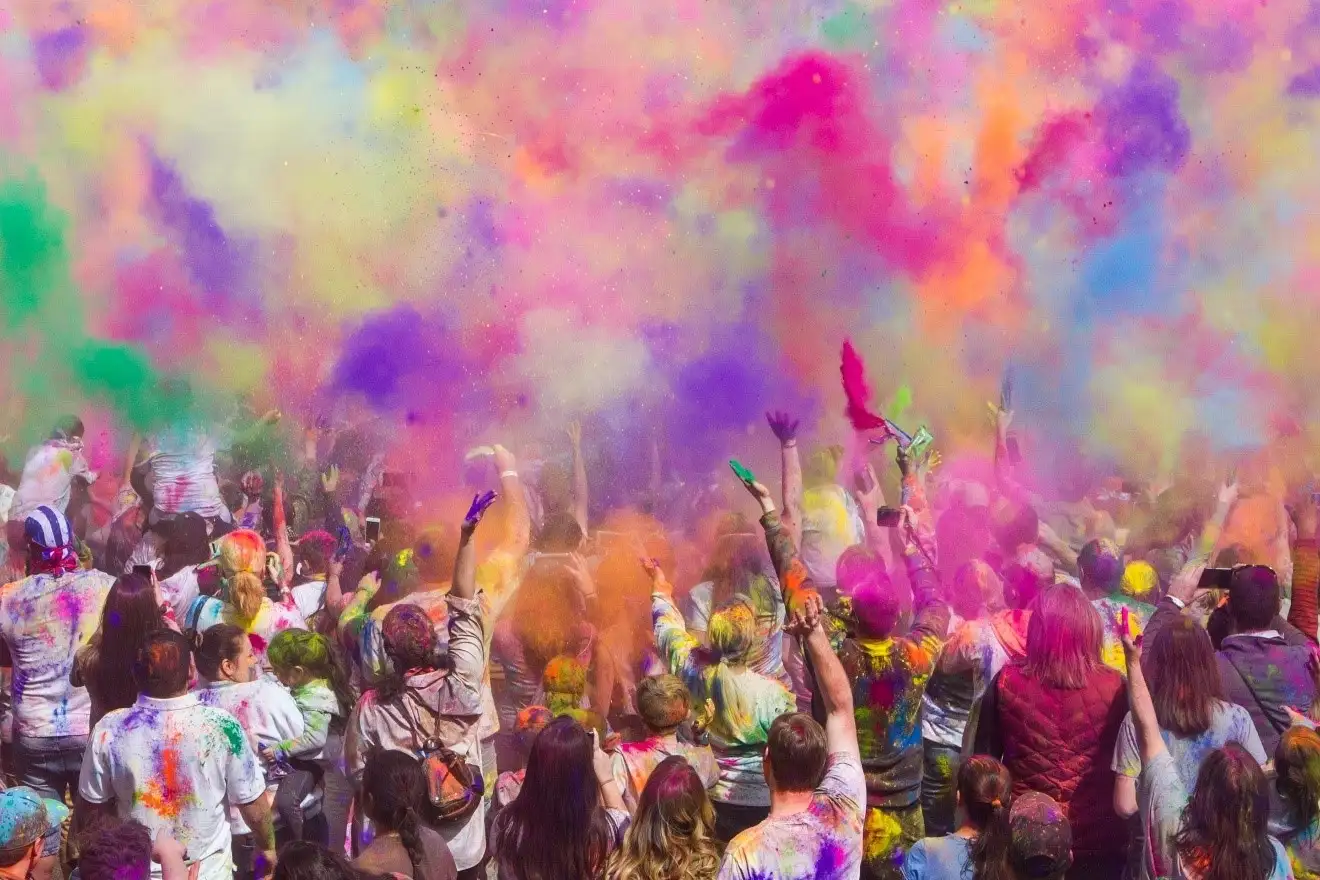 10 sultry Holi tunes to heat up your celebration and make it unforgettable!