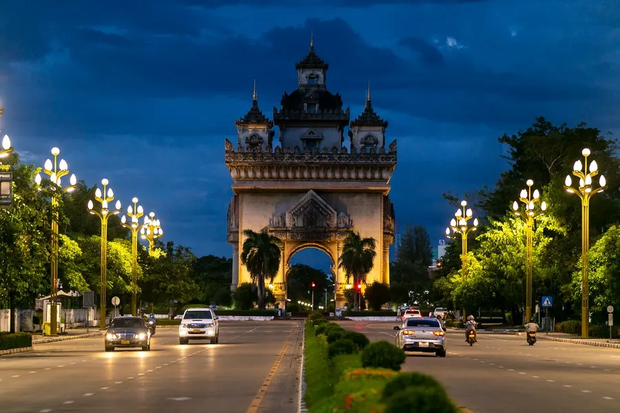 ประตูชัยในยามค่ำคืน เวียงจันทน์ - ประเทศลาว (แหล่งที่มาของภาพ: trueid)