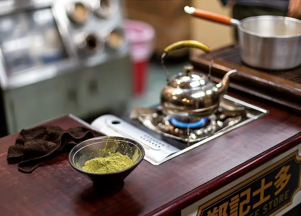 來到鄭記士多，鄭師傅帶你探索茶壺中的學問（Photo source: wandaring_japan @instagram）