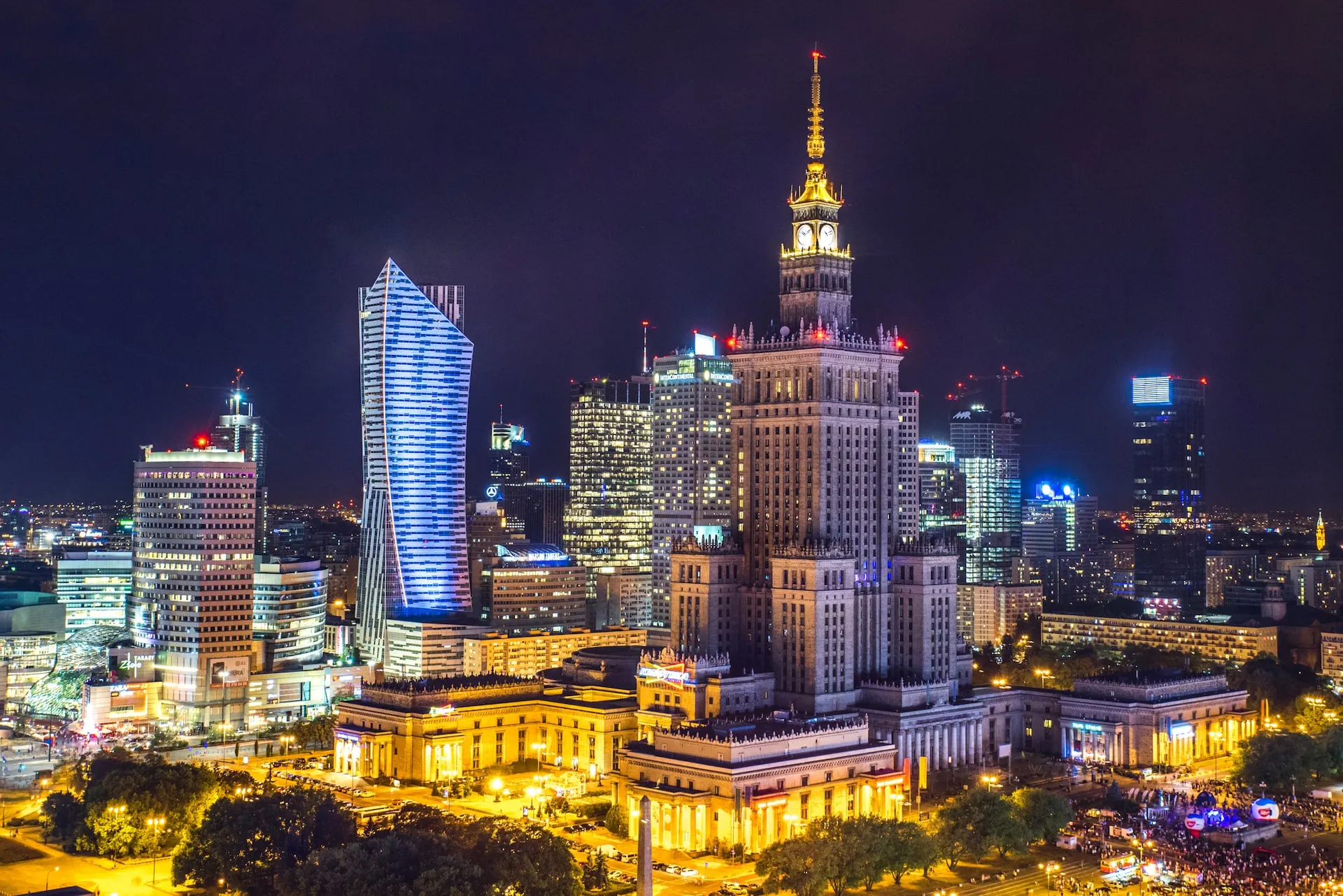 Night in Warsaw. Source: Photo by Kamil Gliwiński on Unsplash