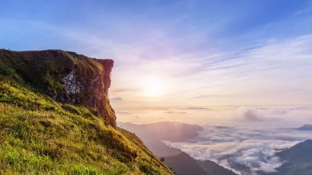 ภูชี้ฟ้า - อำเภอเทิง จังหวัดเชียงราย (แหล่งที่มาของภาพ: ไทยรัฐ)