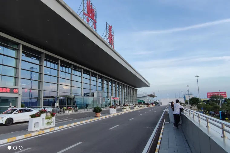 中國貴州興義萬峰林景區附近的興義萬峰林機場