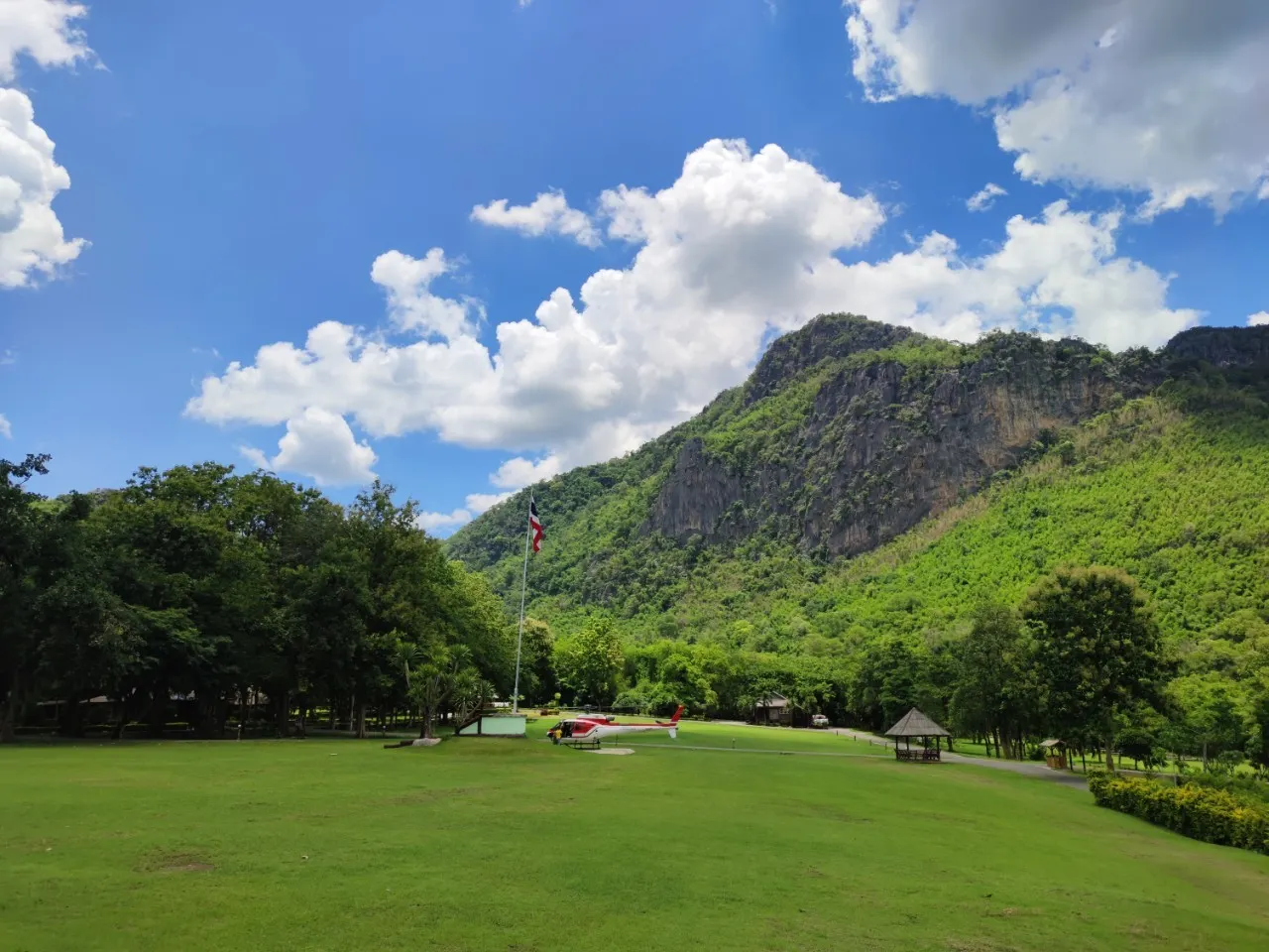 ตำบลหินตั้ง : อุทยานแห่งชาติภูผาม่าน (Source: การท่องเที่ยวแห่งประเทศไทย)