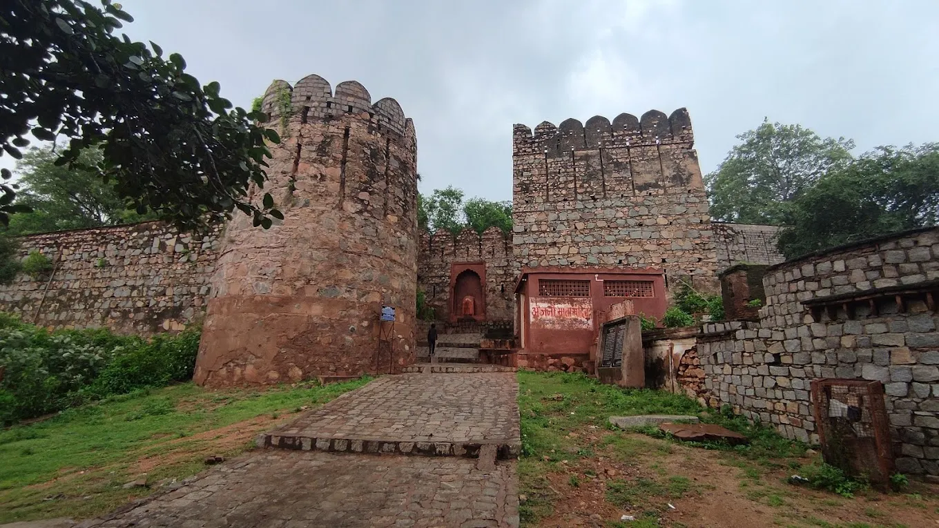 Barua Sagar Fort, Barua Sagar