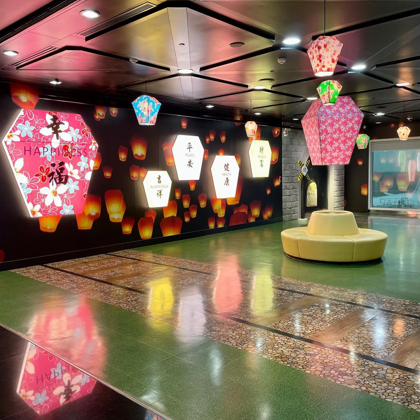 臺北忠孝東路附近的臺灣桃園國際機場