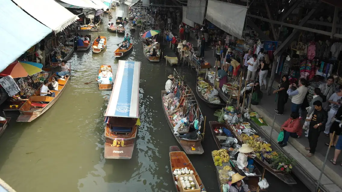 Beyond Bangkok: Glimpse Thailand's Floating Heart at Damnoen Saduak