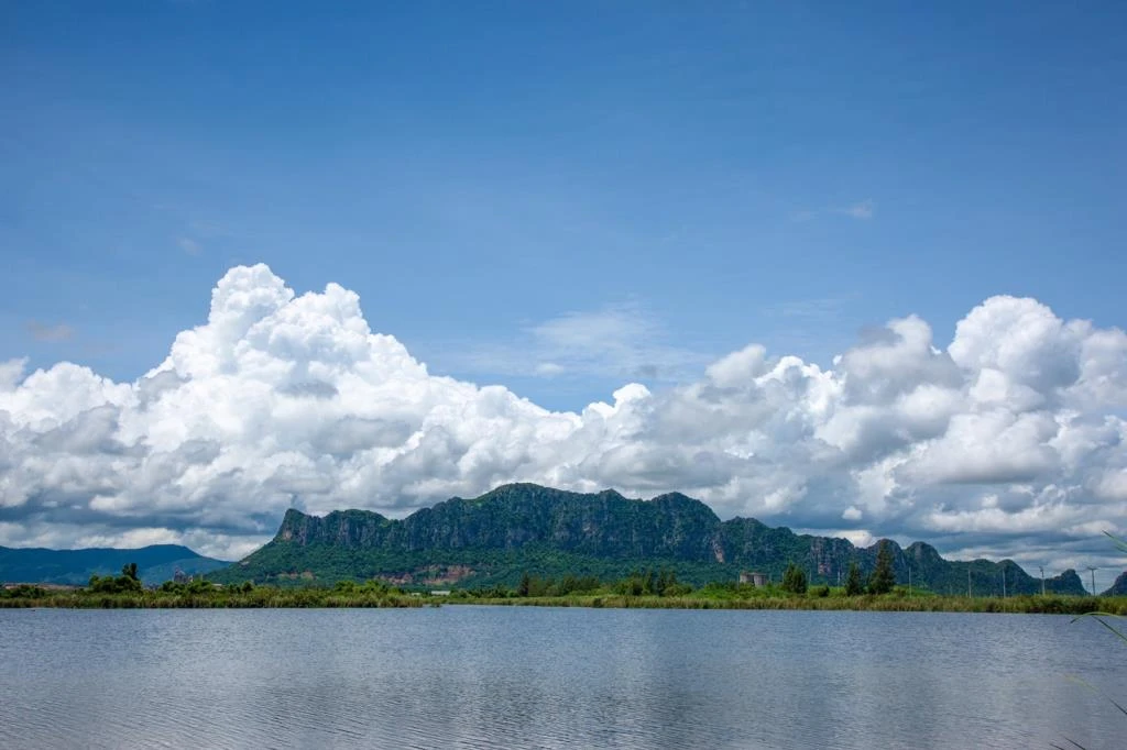 วนอุทยานเขานางพันธุรัต - อ.ชะอำ จ.เพชรบุรี (แหล่งที่มาของภาพ: พาเที่ยวไทย)