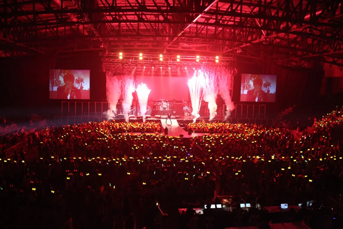 คอนเสิร์ตที่จัดในธันเดอร์โดม อ.ปากเกร็ด จ.นนทบุรี (แหล่งที่มาของภาพ: Thunderdome)