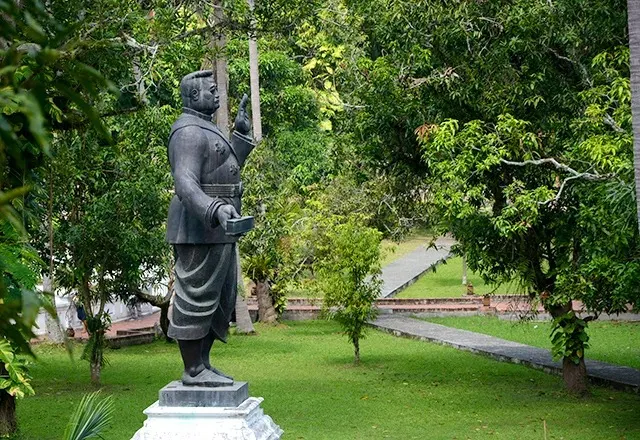ตลาดเช้าหลวงพระบาง - หลวงพระบาง ลาว : สมเด็จพระเจ้ามหาชีวิตศรีสว่างวงศ์ (Source: Tourism LuangPrabang)