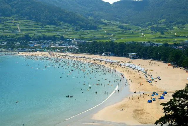 통영 덕동해수욕장 (출처: 한국일보)