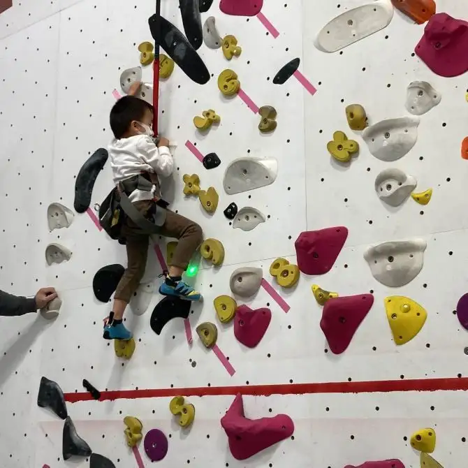 JUST CLIMB太古分店兒童攀石體驗