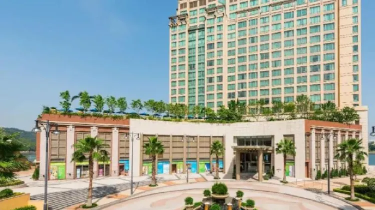 旅客可先在酒店擺放行李後，再開始愉景灣一日遊