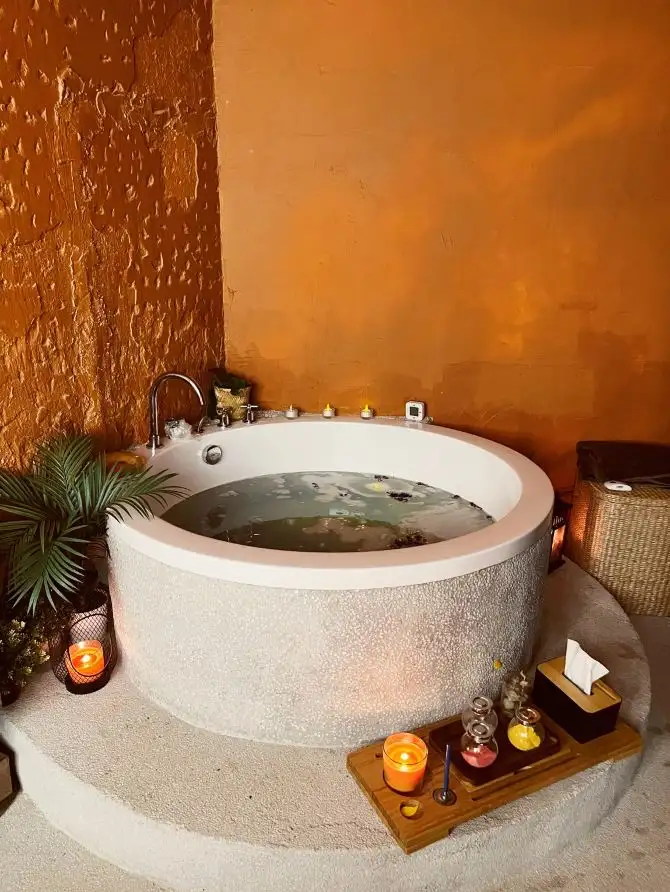 「BAKU八古」水療浸浴池