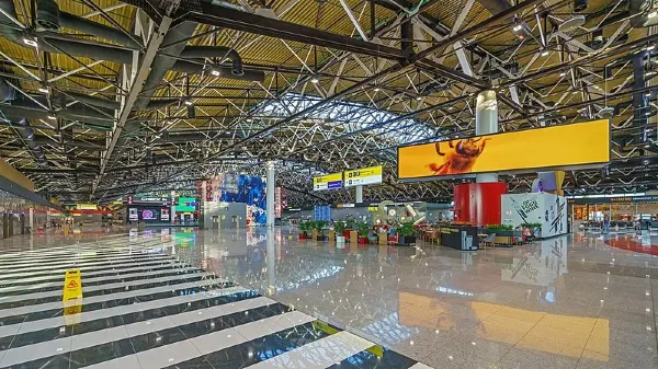 The interior of the newly built Terminal B at Sheremetyevo International Airport. Source: Photo by A.Savin / Wikipedia