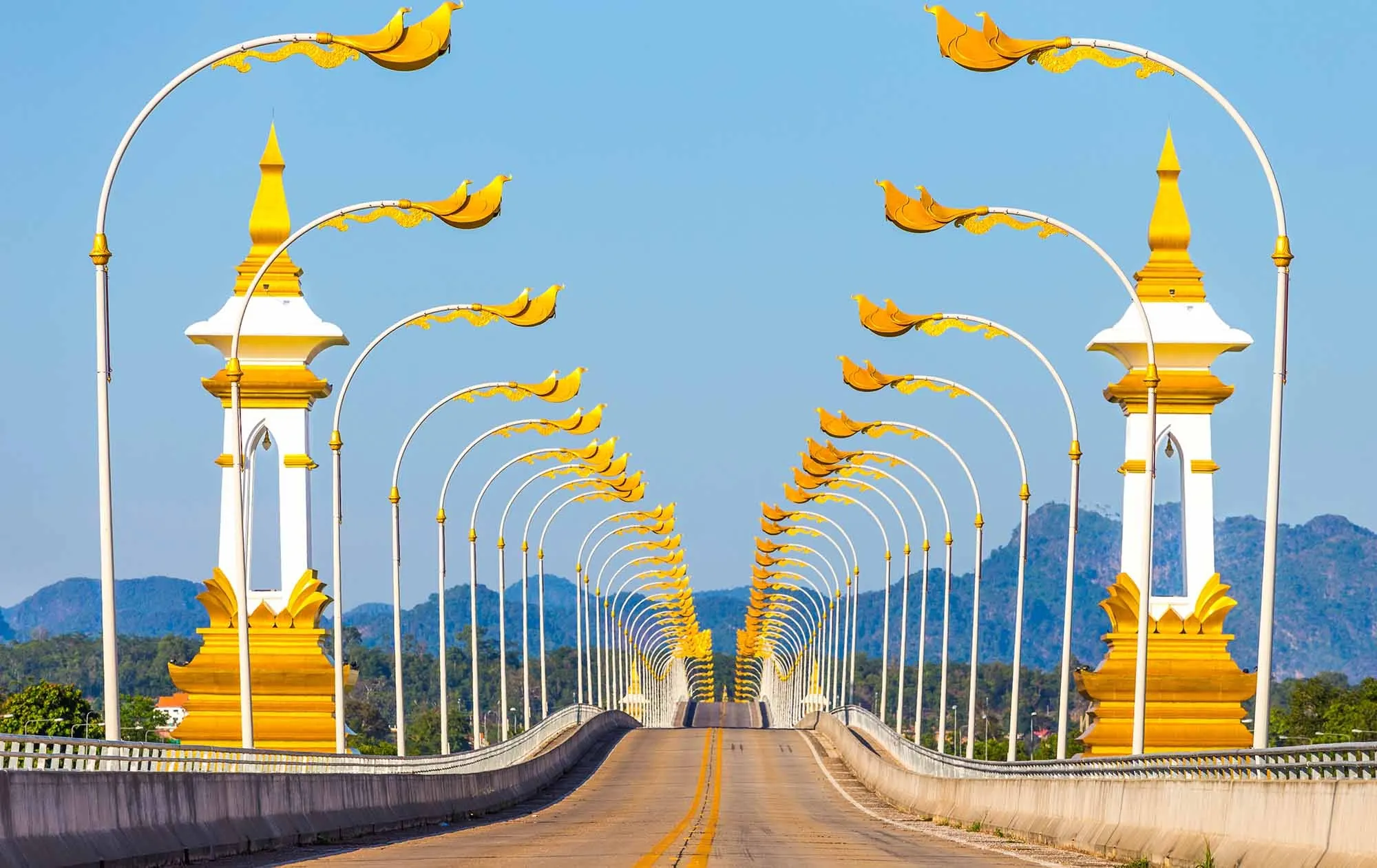 สะพานมิตรภาพไทย-ลาว - นครพนม (แหล่งที่มาของภาพ: thailandtourismdirectory)
