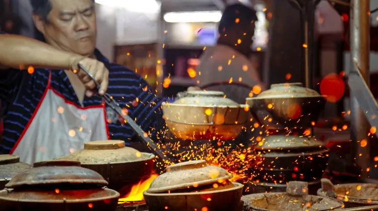 街邊小吃攤販 Photo source: Ash Edmonds on Unsplash