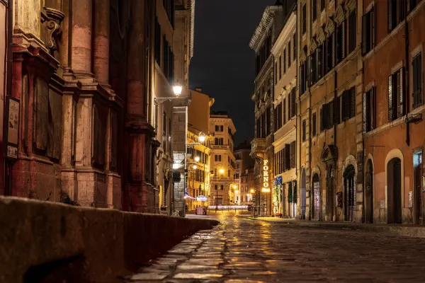 Rome in night, Source: Photo by Dylan on Unsplash