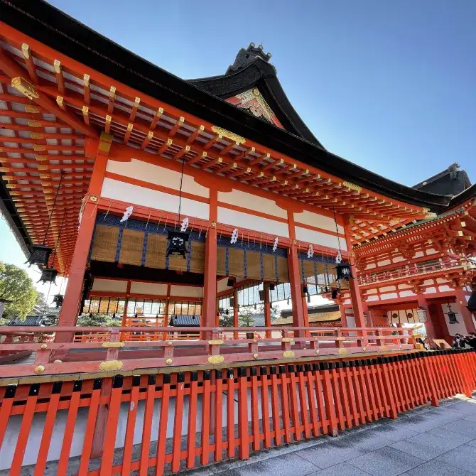伏見稻荷大社的樓門相傳是由豐臣秀吉於1589年所建