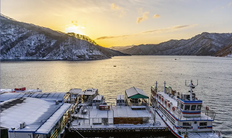 춘천 소양호 (출처 : blog.naver.com @DHK.photogallery)