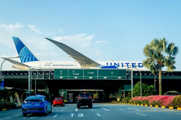 Runway bridge of Singapore Changi Airport. Source: Photo by Milin John/unsplash.com