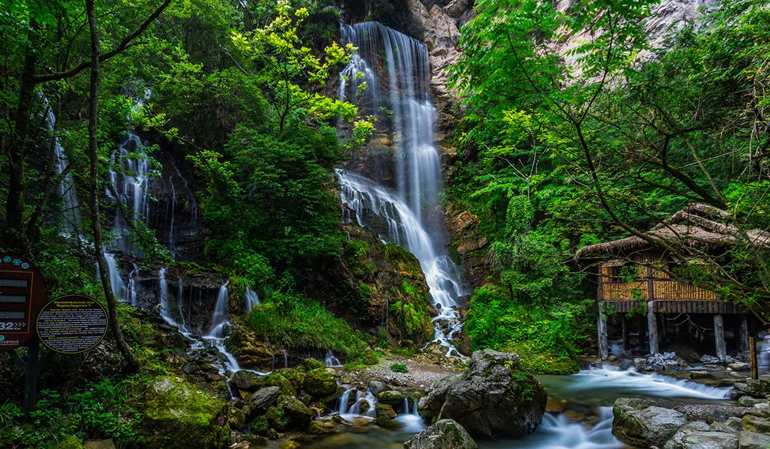 神農架的天生橋景區
