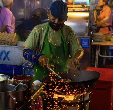 喬治市檳城夜市的小攤檔。圖片來源︰Trip.com