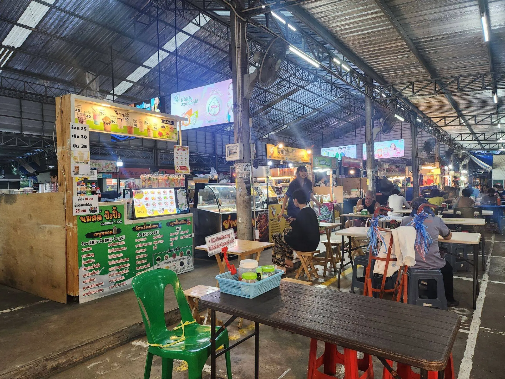 ตลาดกันเอง เทศบาลนครปากเกร็ด (แหล่งที่มาของภาพ: JJYY - BKK Street Food Lover/Wongnai)