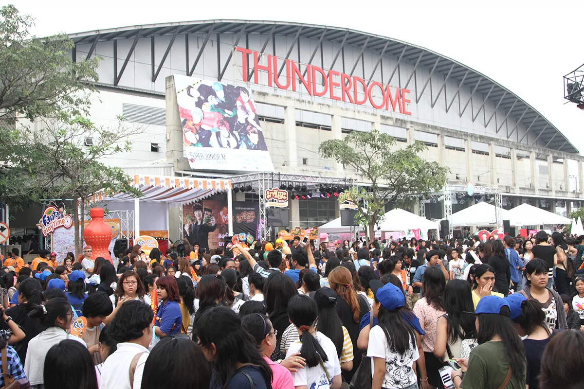 ด้านหน้าธันเดอร์โดม อ.ปากเกร็ด จ.นนทบุรี (แหล่งที่มาของภาพ: Thunderdome)