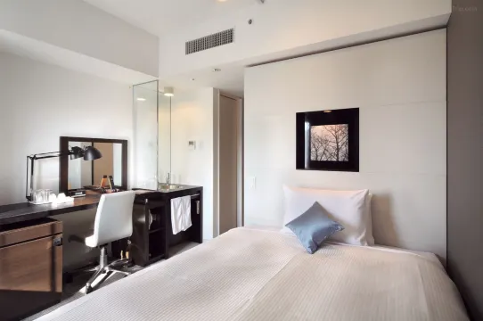 札幌狸小路商店街附近的大通威斯特酒店。