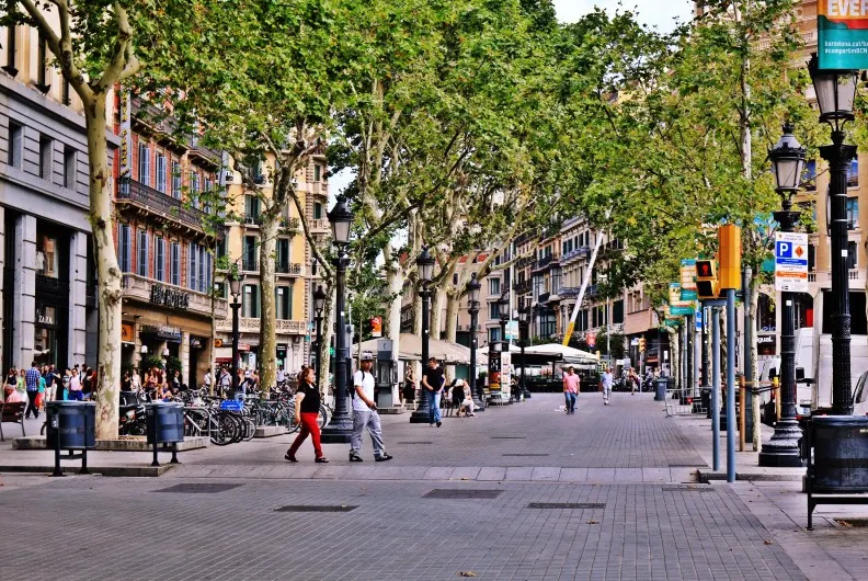 바르셀로나 카탈루냐광장(출처: blog.naver.com/withjoy79)