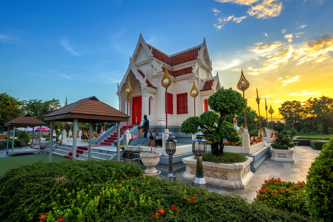 ศาลสมเด็จพระนเรศวรมหาราช จังหวัด พิษณุโลก (แหล่งที่มาของภาพ: Traveloka)