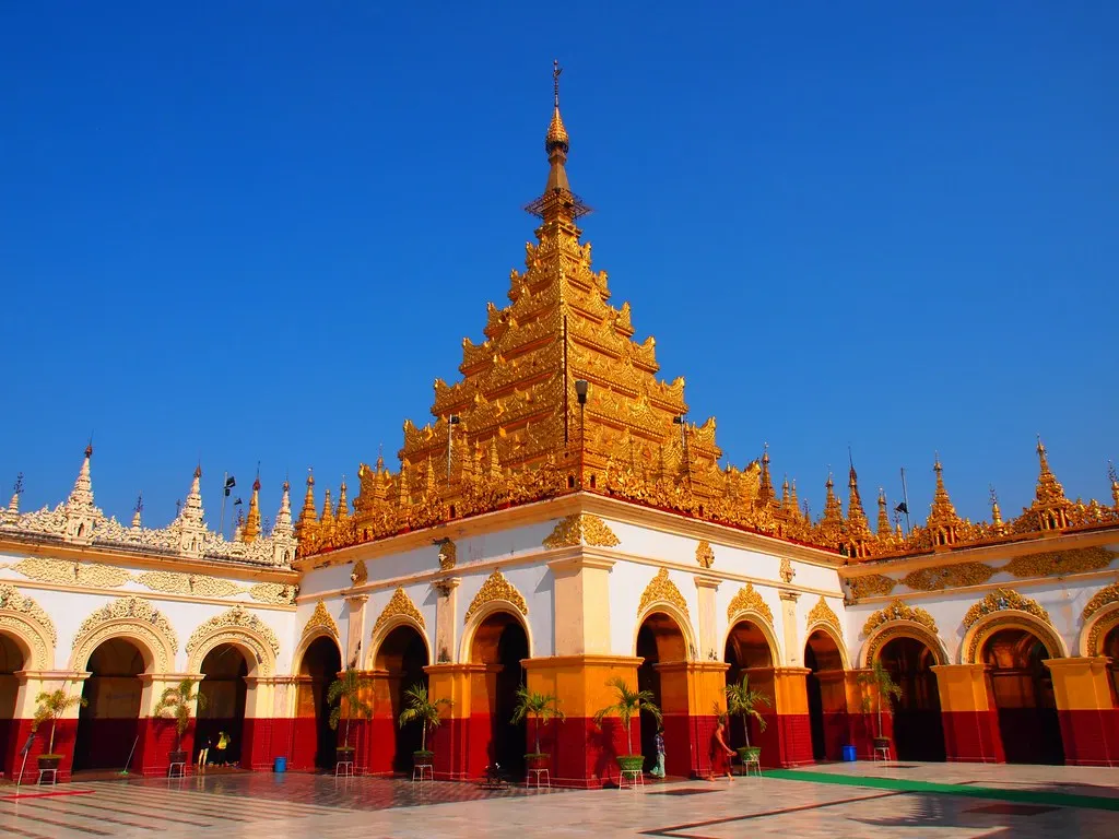 Mahamumi Buddha Temple, Mandalay. Source: Photo by Paul Arps / Flickr.