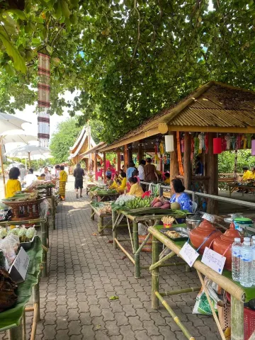 อำเภอจอมทอง ถนนคนเดินในตัวเมือง (ที่มา: เพจข่าวด่วนจอมทอง รักคุณ)