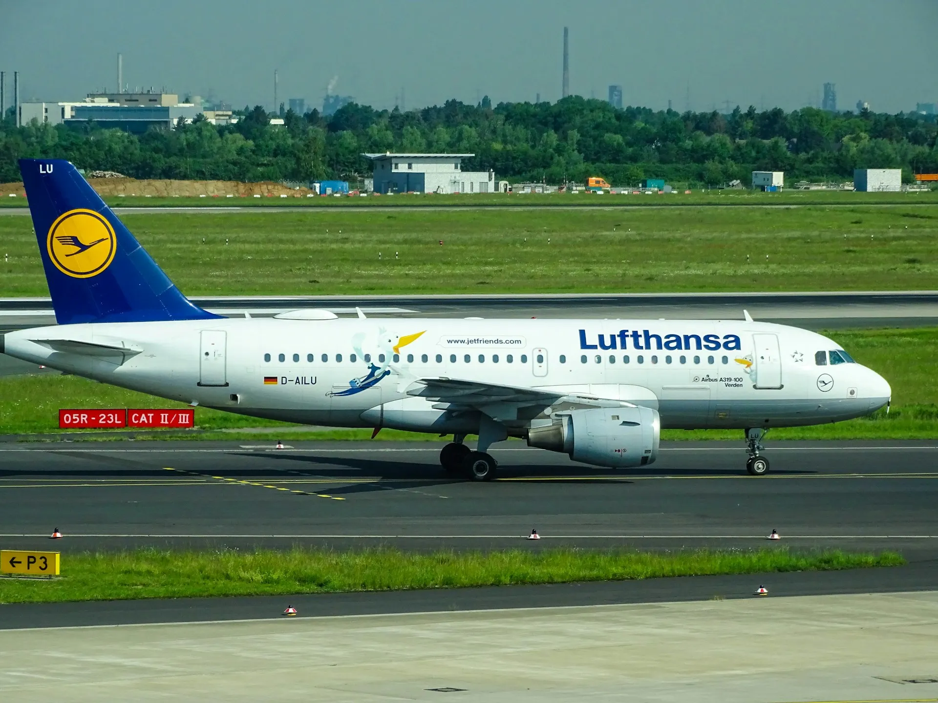 Dusseldorf Airport. Source: Photo by Miguel Angel Sanz on Unsplash