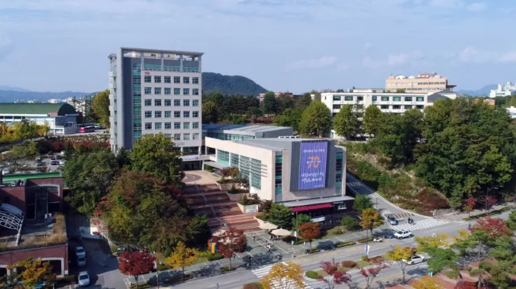 강원대학교 춘천캠퍼스 : 출처(naver.com @map)