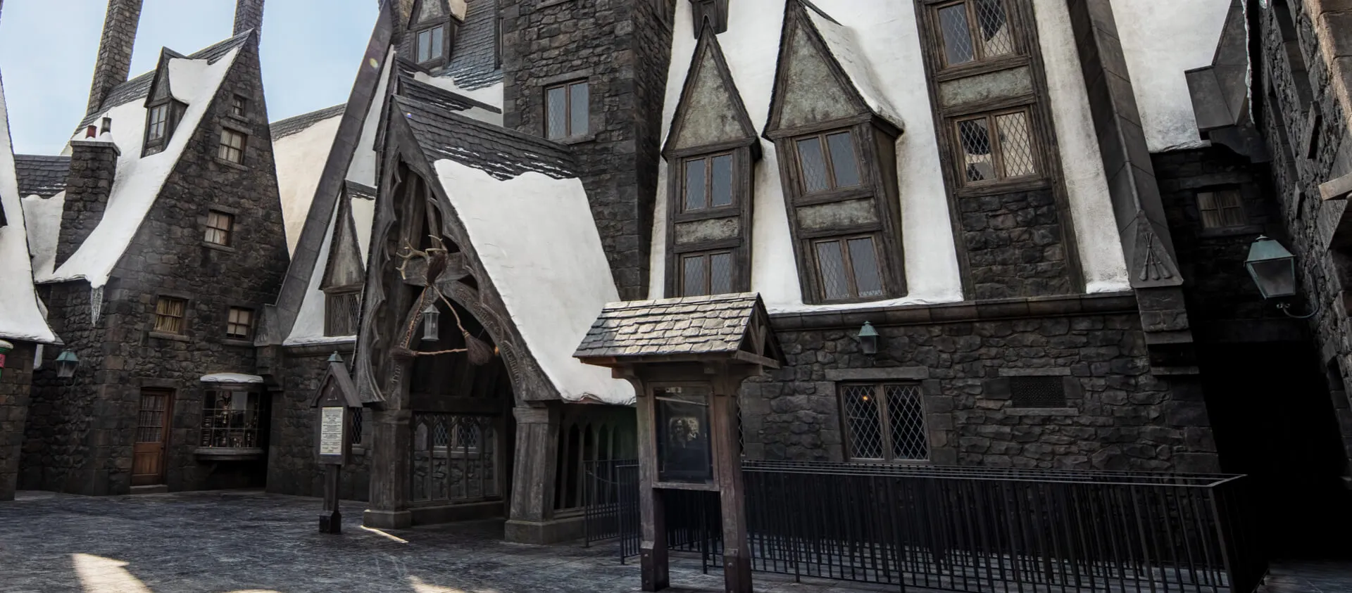 ร้าน Three Broomsticks - ปักกิ่ง ประเทศจีน (แหล่งที่มาของภาพ: universalbeijingresort)