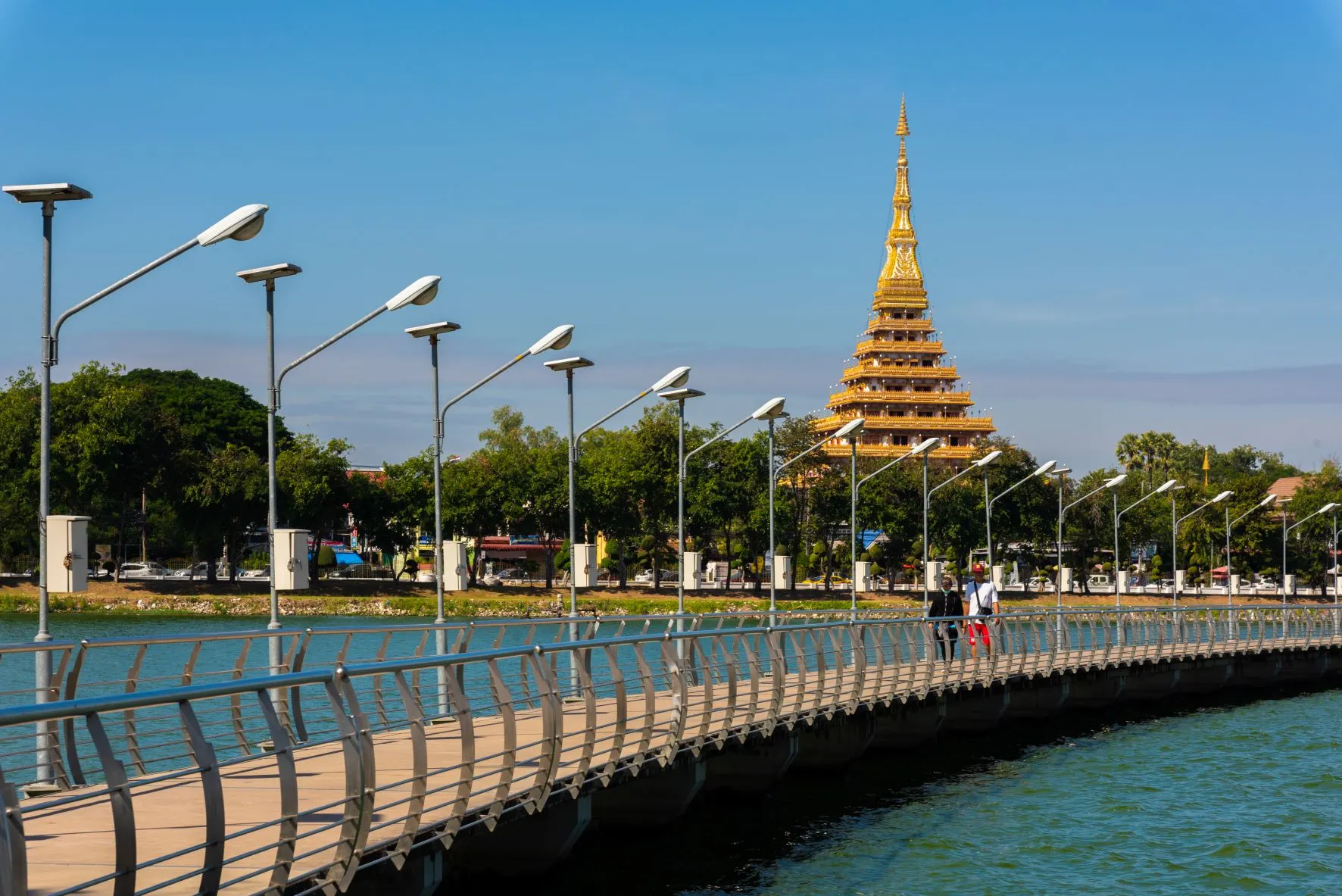 บึงแก่นนนคร - จ.ขอนแก่น (ที่มา: Tourism Authority of Thailand)