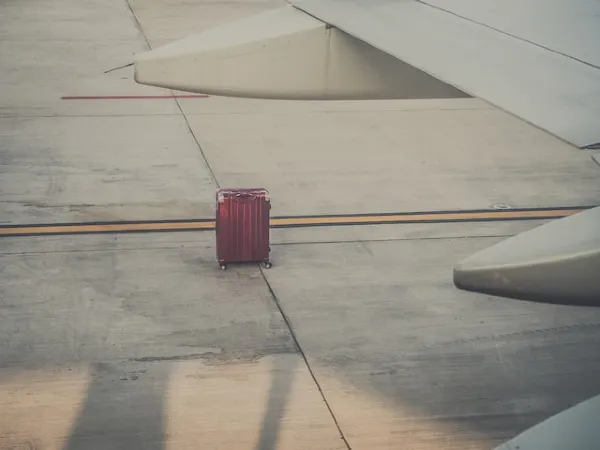 Airplane ready to take off in Rome, Source: Photo by Ante Hamersmit on Unsplash