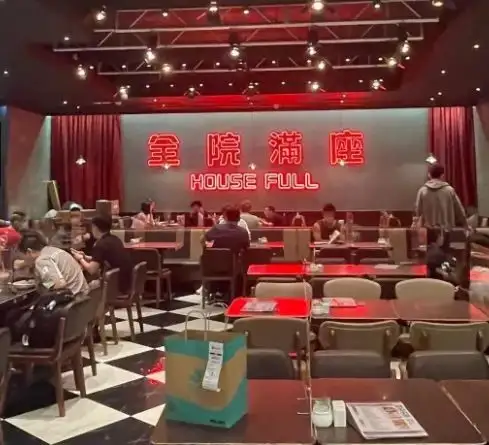 餐廳裝潢以香港電影為主題