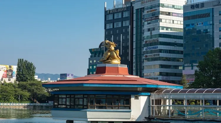 韓國城市酒店外景  圖片來源：unsplash