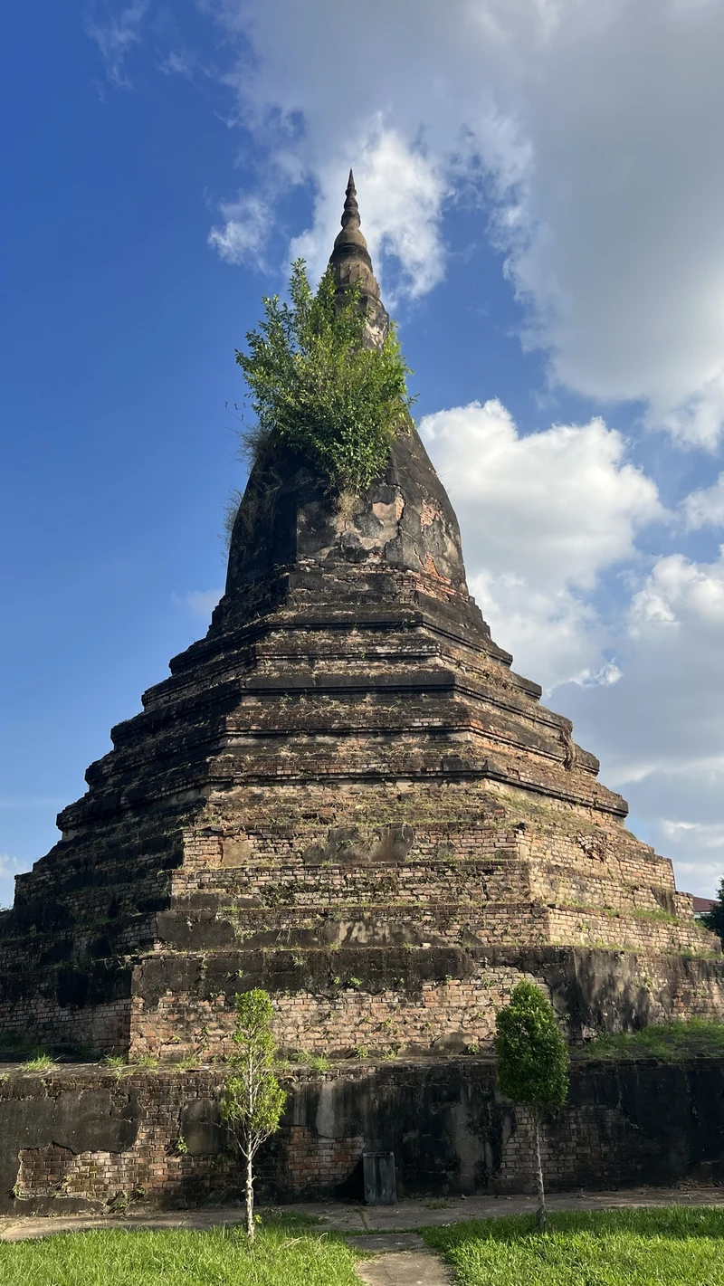 That Dam, Vientiane