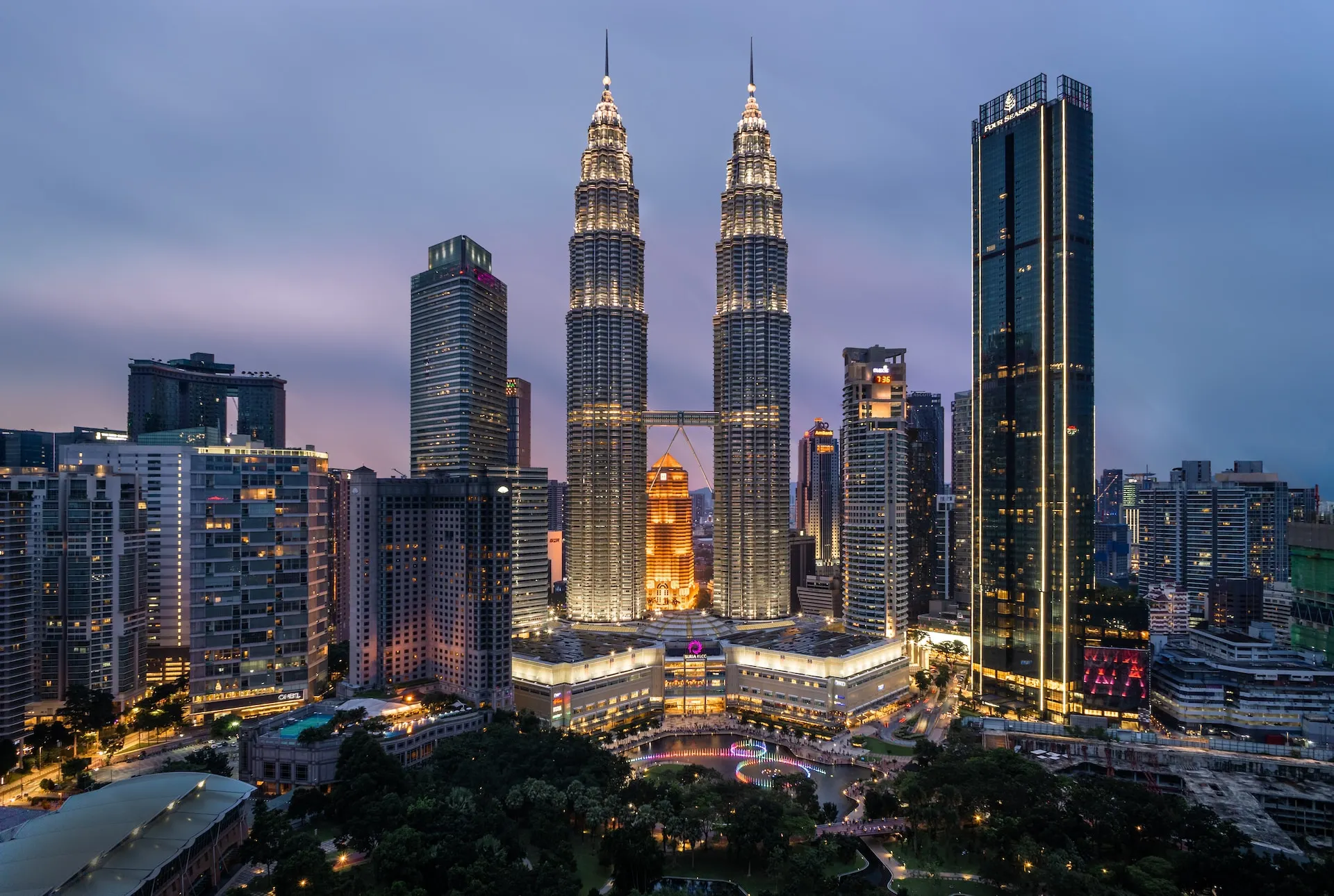 Petronas Twin Towers, Source: Photo by Esmonde on Unsplash