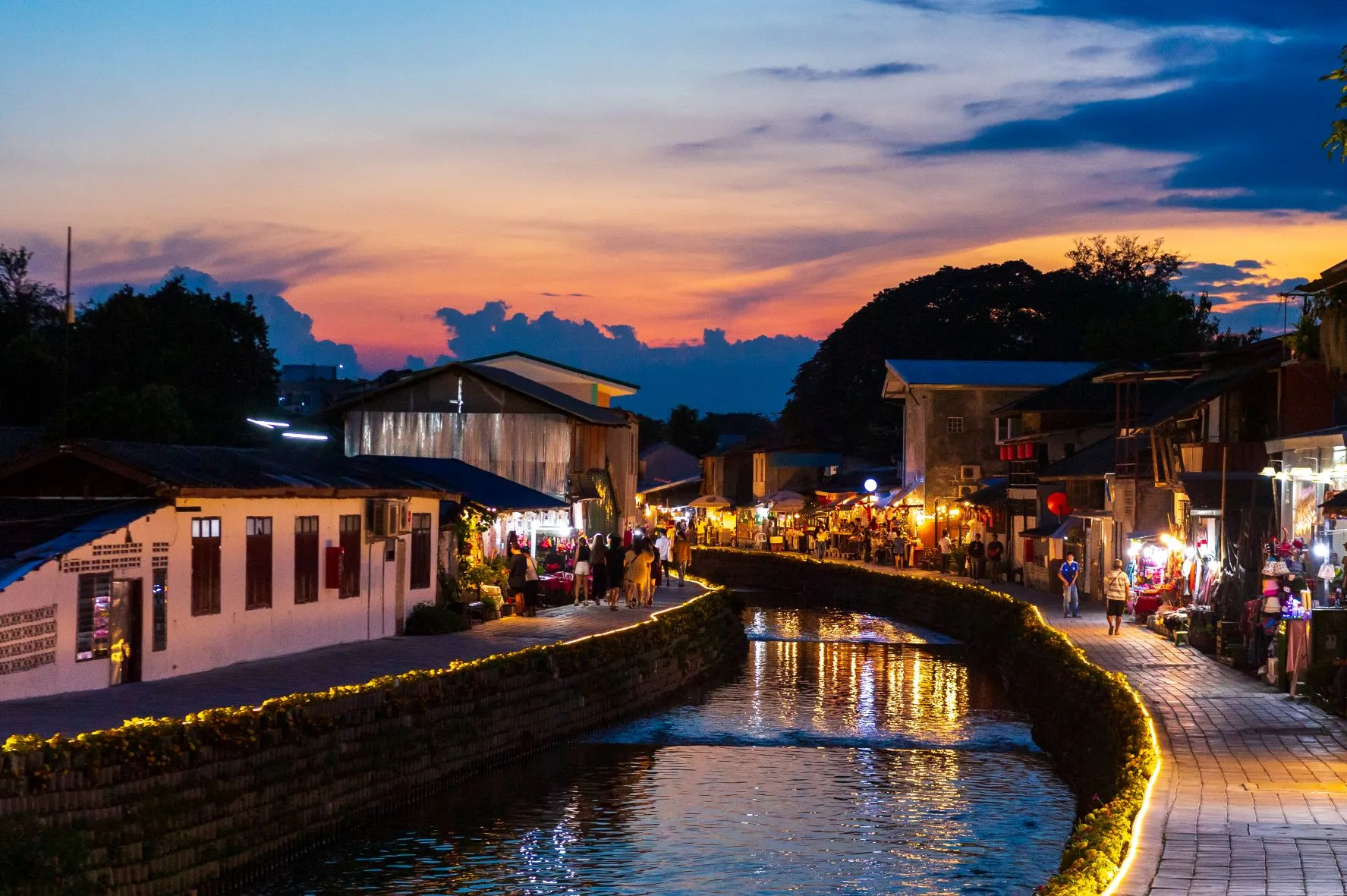 อำเภอพร้าว-คลองแม่ข่า (Source: การท่องเที่ยวแห่งประเทศไทย)