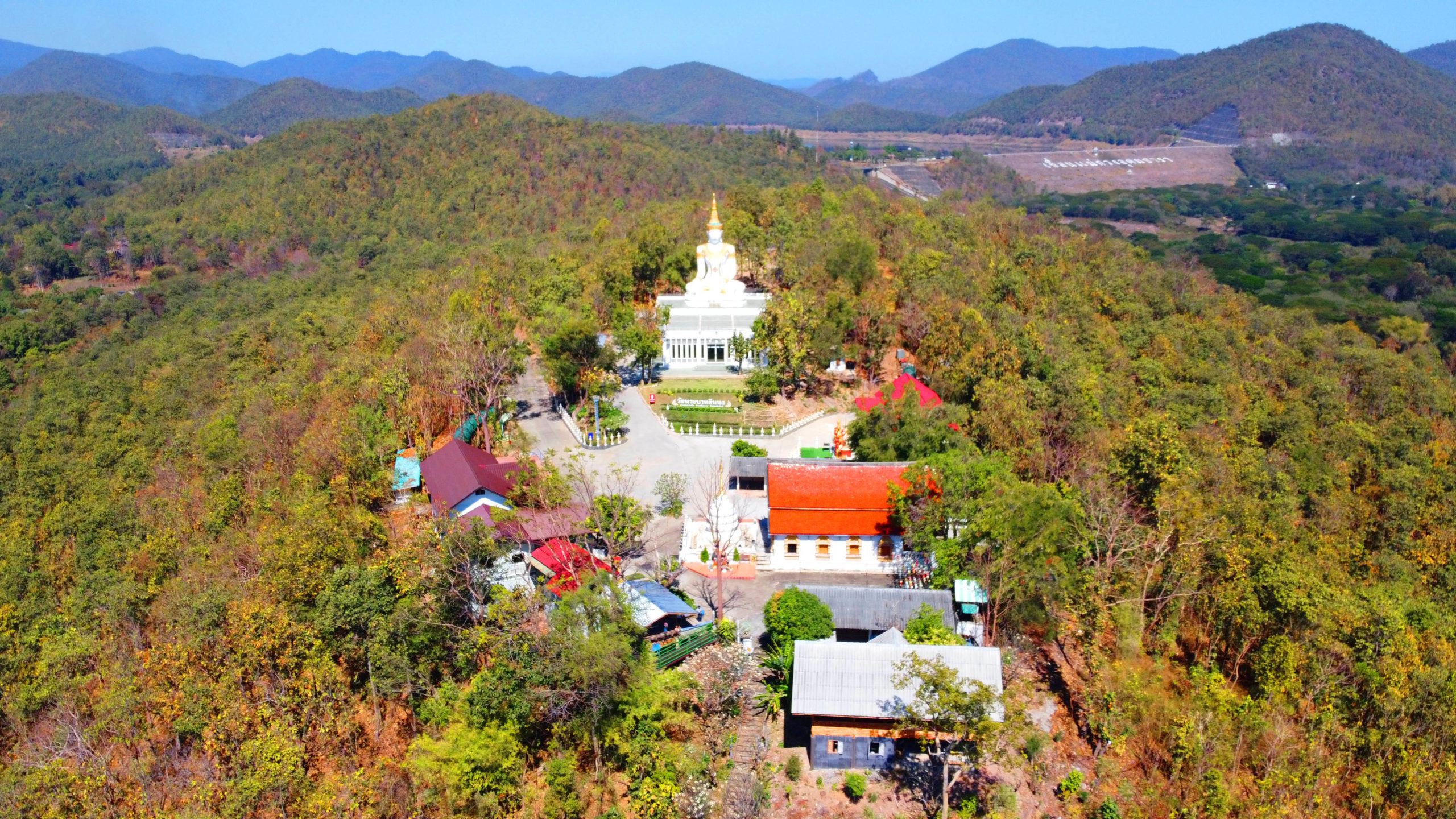 วัดพระบาทตีนนก - อ.สันทราย จ.เชียงใหม่ (แหล่งที่มาของภาพ: ปักหมุดเมืองไทย)