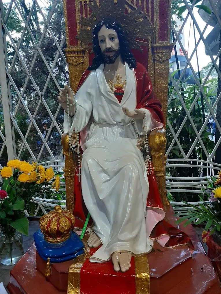 Sacred Sentinel: Jesus Statue at San Pedro Metropolitan Cathedral