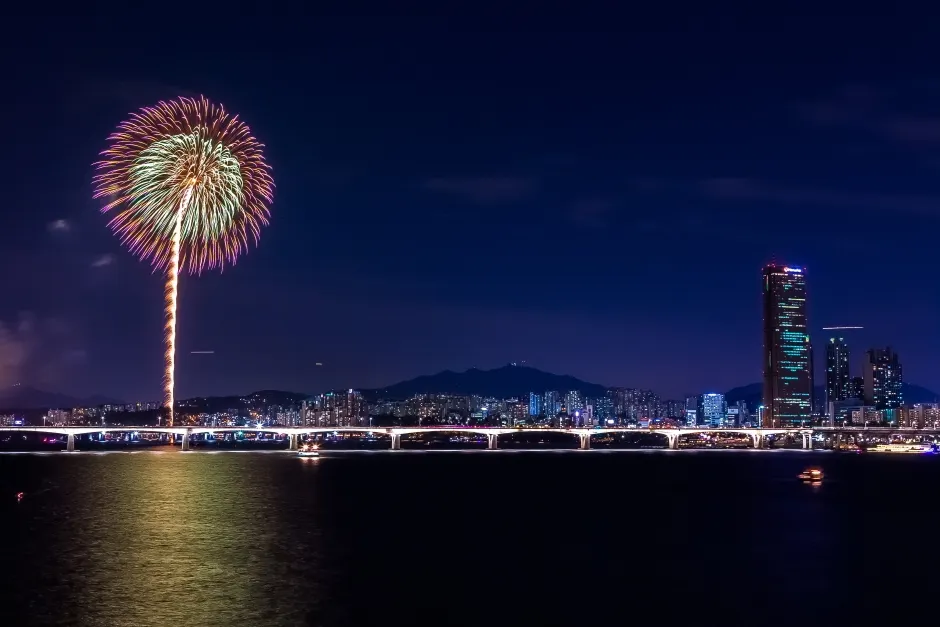 서울세계불꽃축제의 풍경 (출처: 대한민국 구석구석)