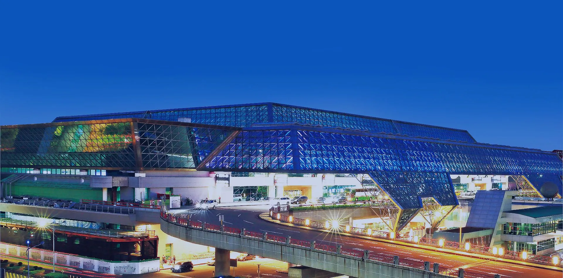 台北饒河街夜市附近的桃園國際機場。圖片來源︰Trip.com