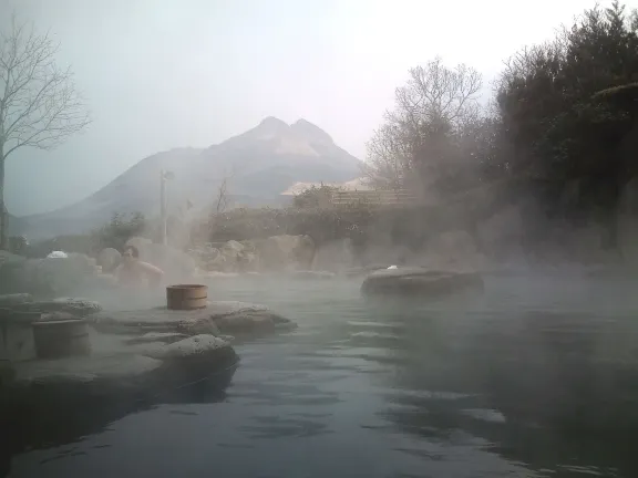 由布市由布院温泉是熱門景點 