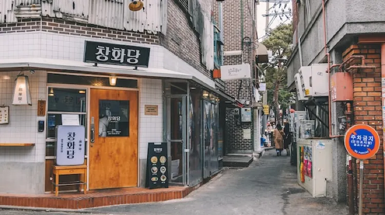 首爾街頭的小店  圖片來源：unsplash