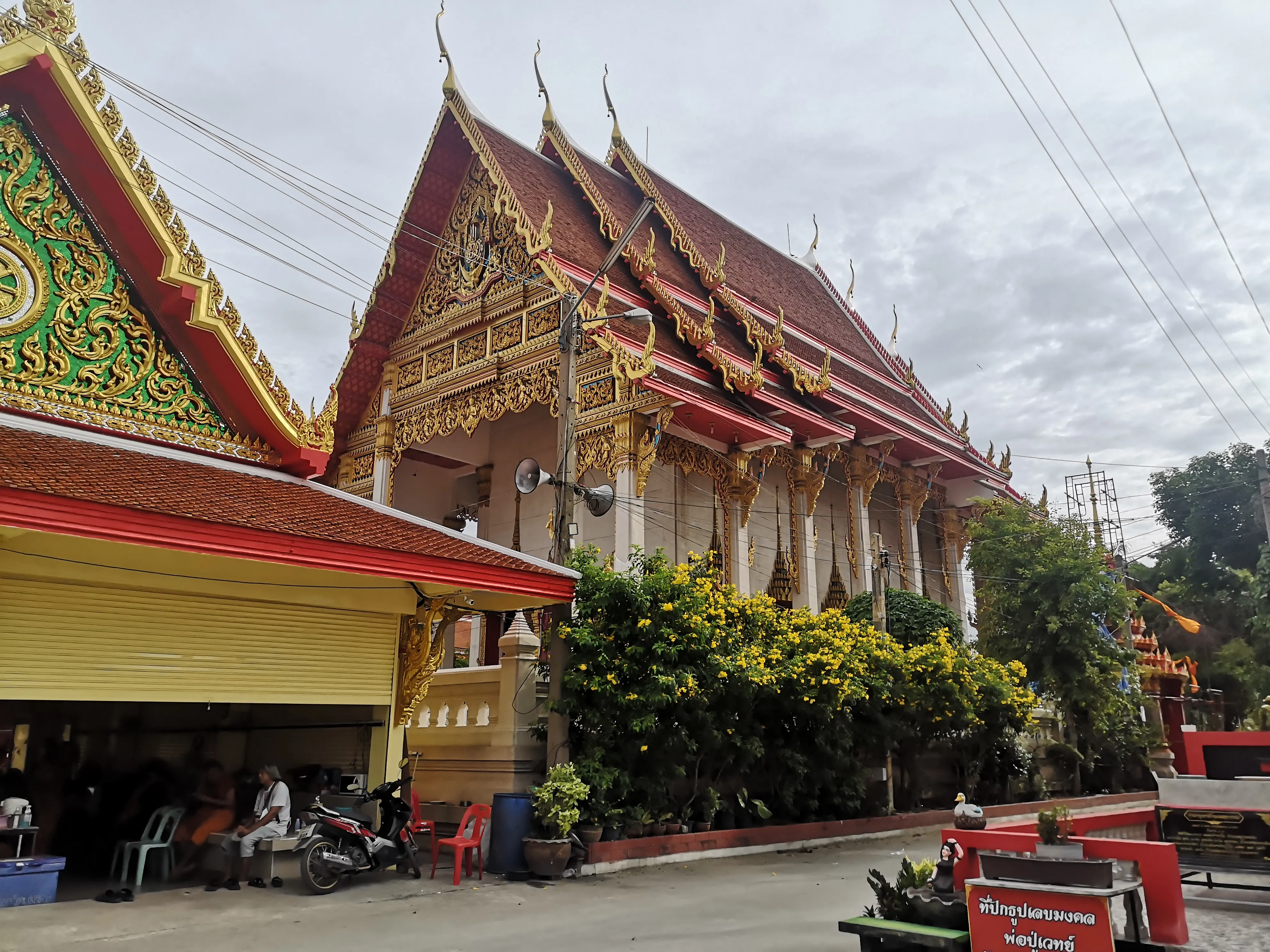 วัดอ้อมน้อย จ.สมุทรสาคร (ที่มา: Wikipedia)